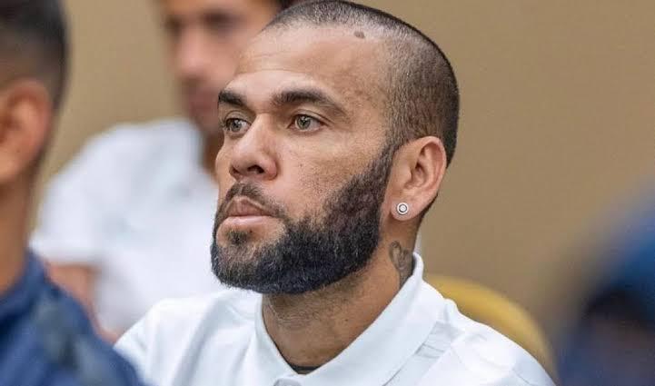 Daniel Alves é condenado a 4 anos e 6 meses de prisão