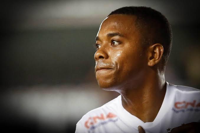 STJ decide que Robinho, condenado na Itália por estupro, deve cumprir pena no Brasil