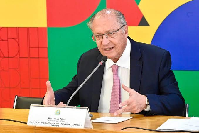 Toyota deve investir R$ 11 bilhões no Brasil, diz Alckmin