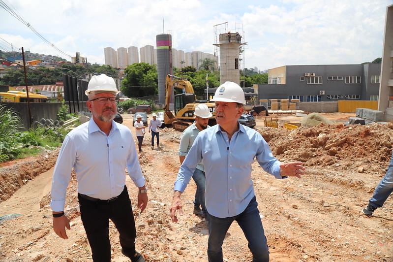 Vice do Furlan, Beto Piteri, visita obras da nova UBS do Jardim Belval