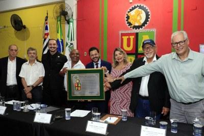 União dos Aposentados e Pensionistas de Osasco recebe homenagem do Legislativo