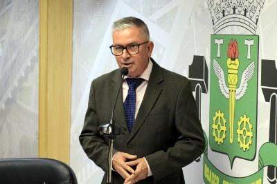 Dinei Simão assume cadeira no Legislativo