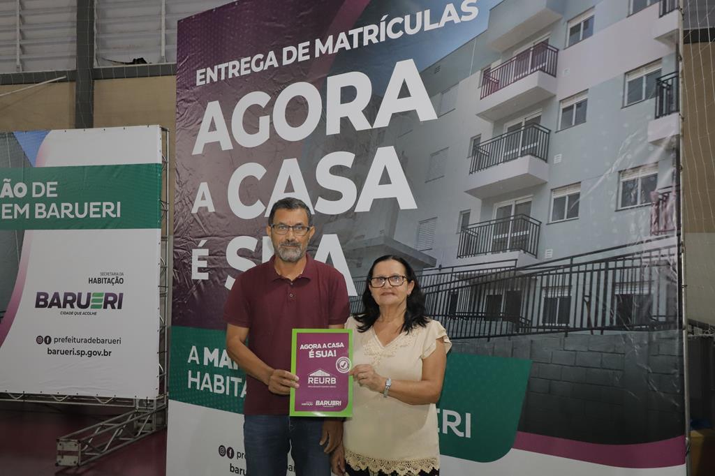 Famílias da Vila Ana Neri celebram conquista de títulos de propriedade
