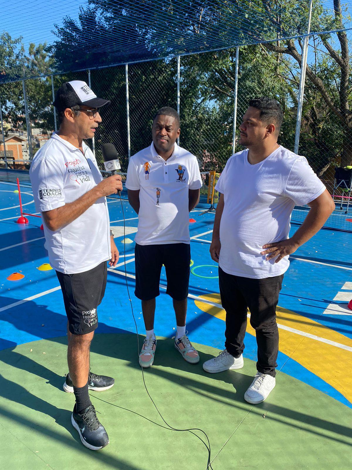 Projeto Raquetes Para Vida fecham parceria com a Cufa Carapicuíba e as crianças da Cohab terão aula de tênis gratuita