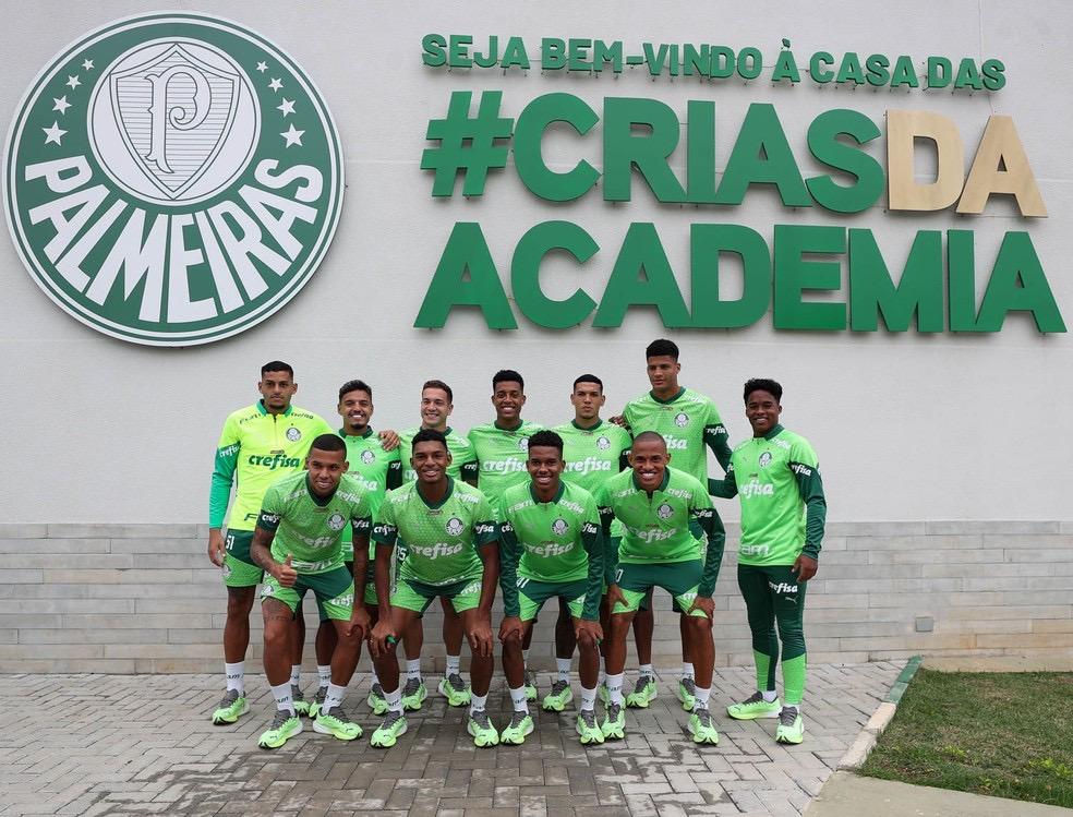 Abel lança 27 jogadores da base em quatro anos e prepara mais duas estreias no Palmeiras
