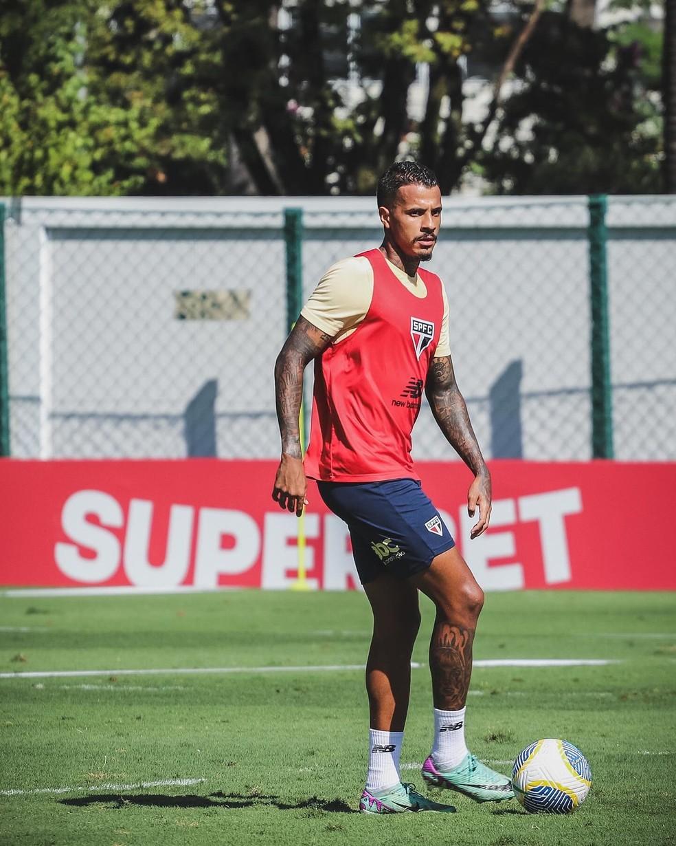 Com Diego Costa próximo de ser vendido, São Paulo cogita buscar novo zagueiro