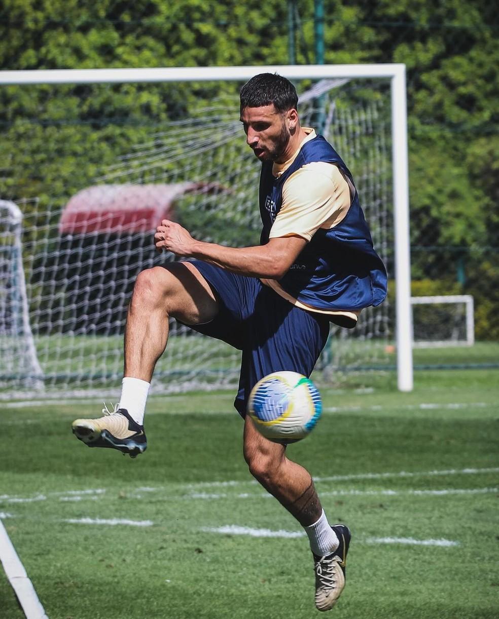Com laterais de volta e Calleri como possível reforço, São Paulo treina para pegar o Botafogo