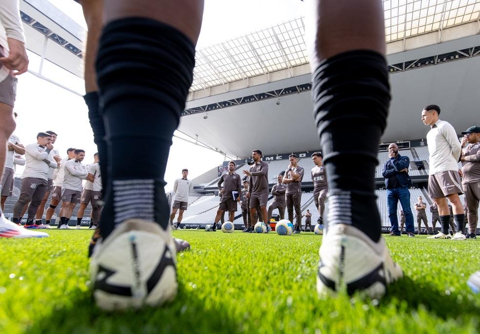 Corinthians treina na arena antes de estreia do técnico Ramón Díaz
