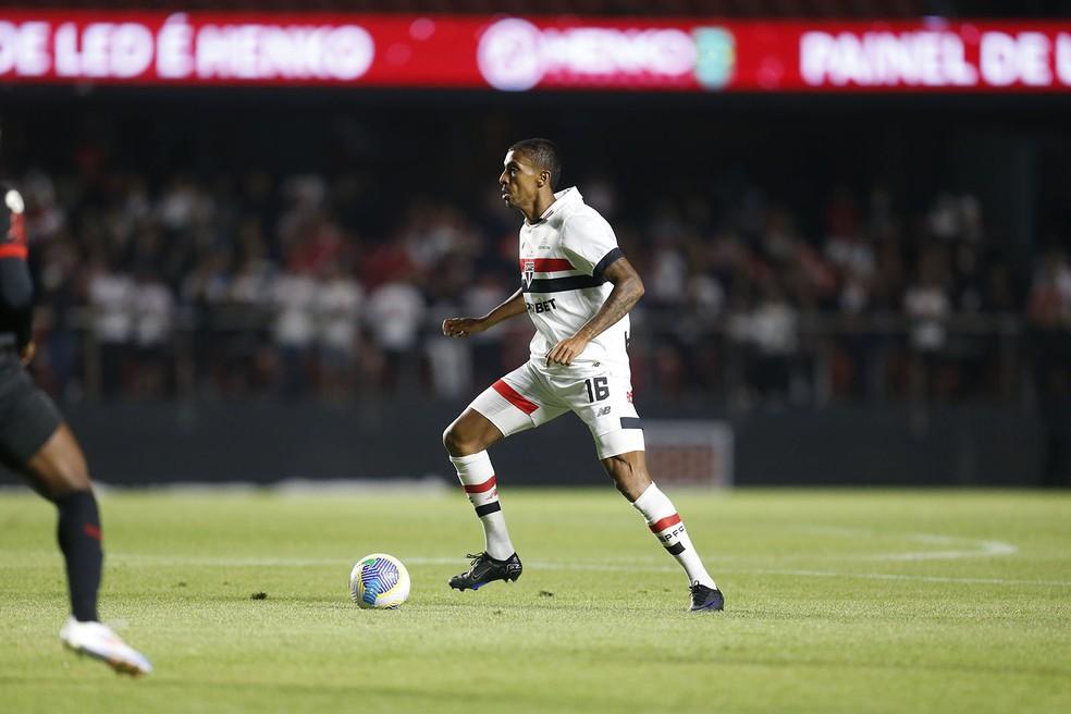 Do papo entre jogadores à força mental: Luiz Gustavo explica razões de arrancada do São Paulo