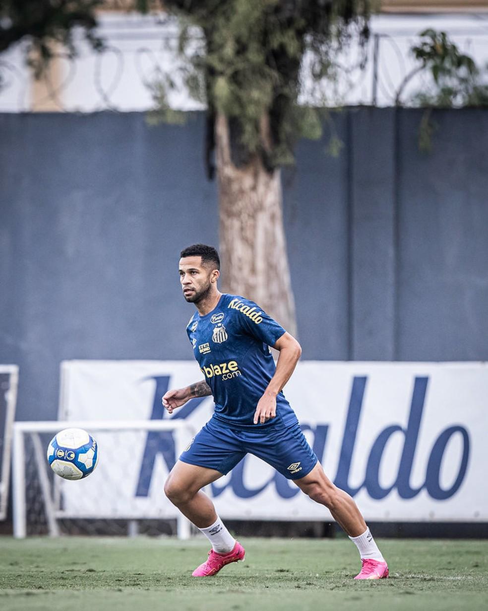 Escalação do Santos: Giuliano treina e deve voltar contra o Coritiba