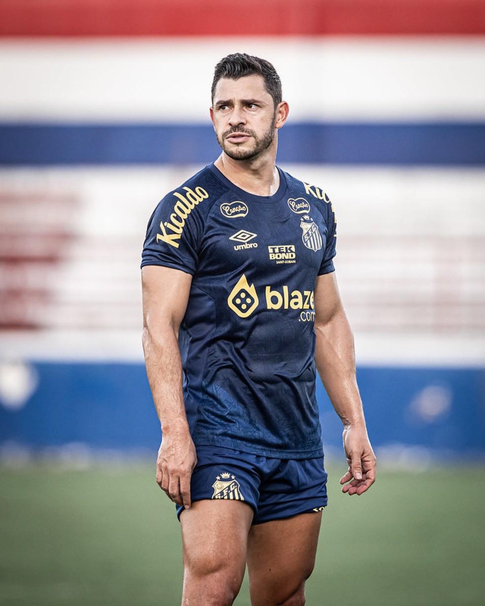 Giuliano tem lesão diagnosticada, e Guilherme volta a treinar com o elenco do Santos