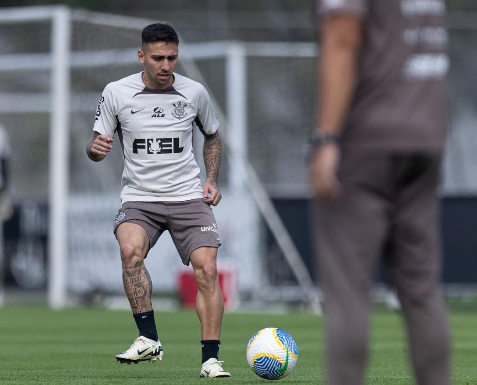 Gustavo Mosquito consegue liminar e tem contrato rescindido com o Corinthians
