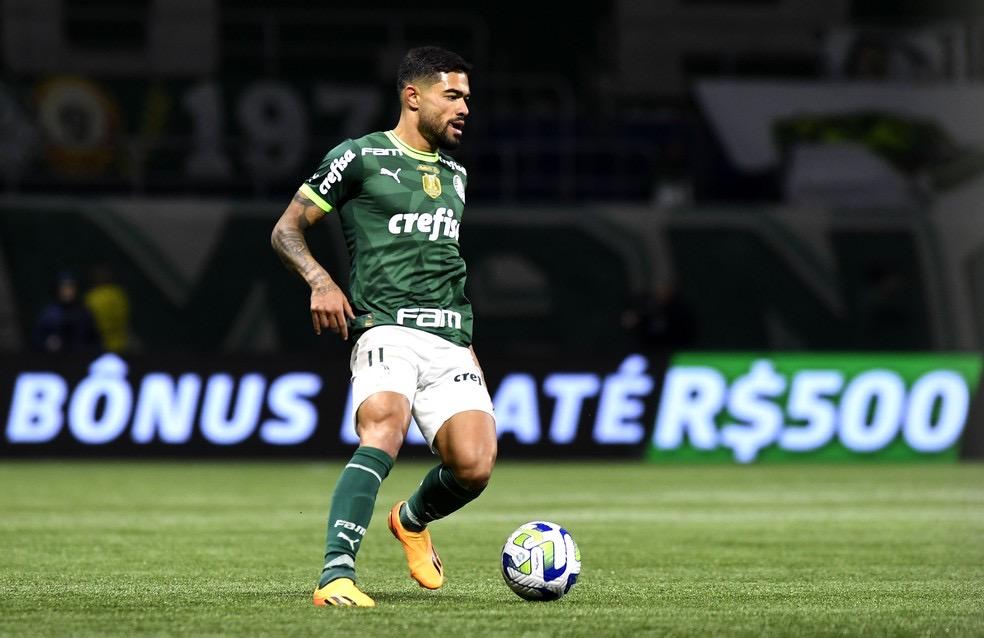 Palmeiras negocia venda de Bruno Tabata e discute valores com clube do Catar