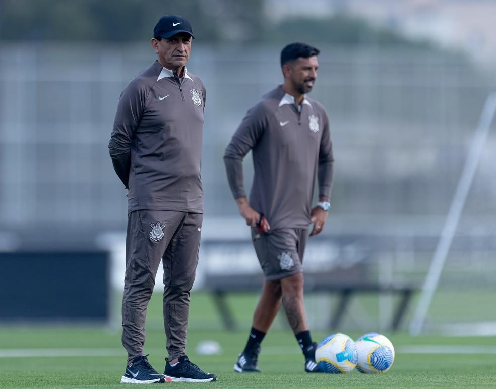 Ramón Díaz comanda primeiro treino no Corinthians