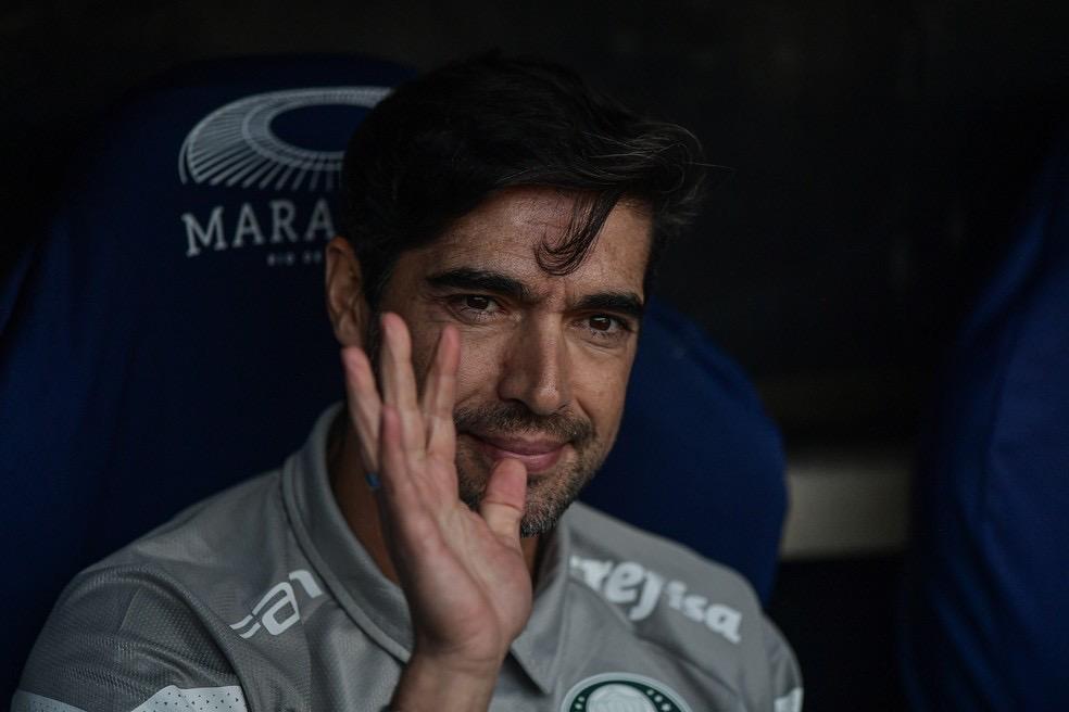 Abel elogia time, diz não confiar no VAR e desabafa: 