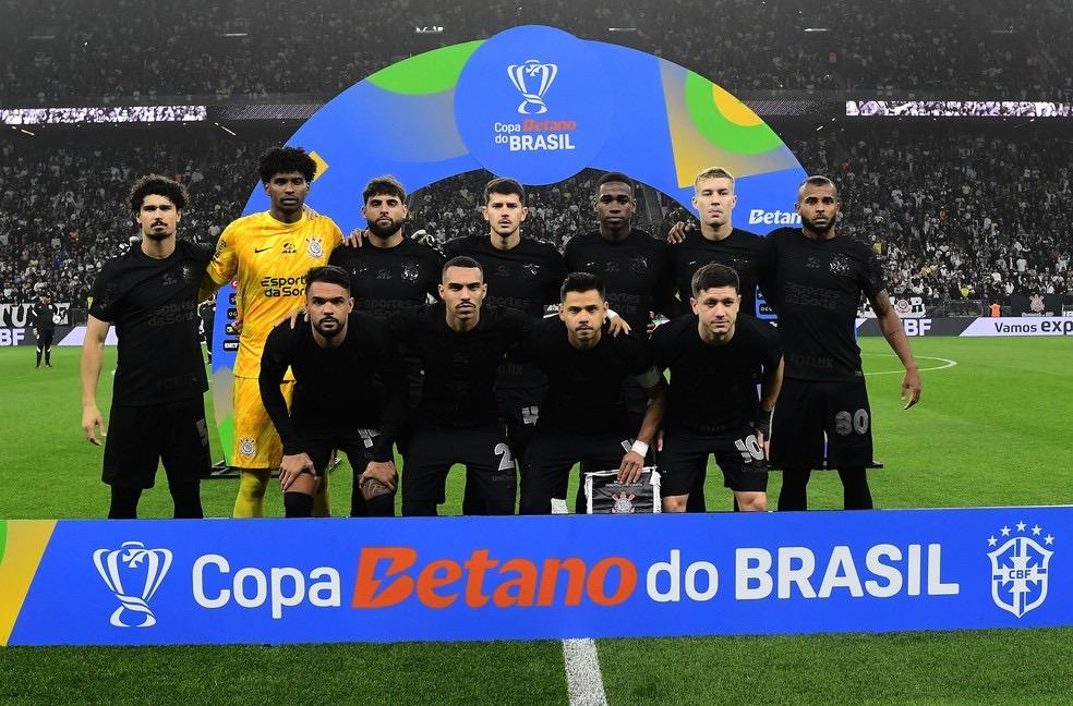 Atuações do Corinthians: Raniele prejudica time por expulsão; Hugo Souza e Giovane são os melhores