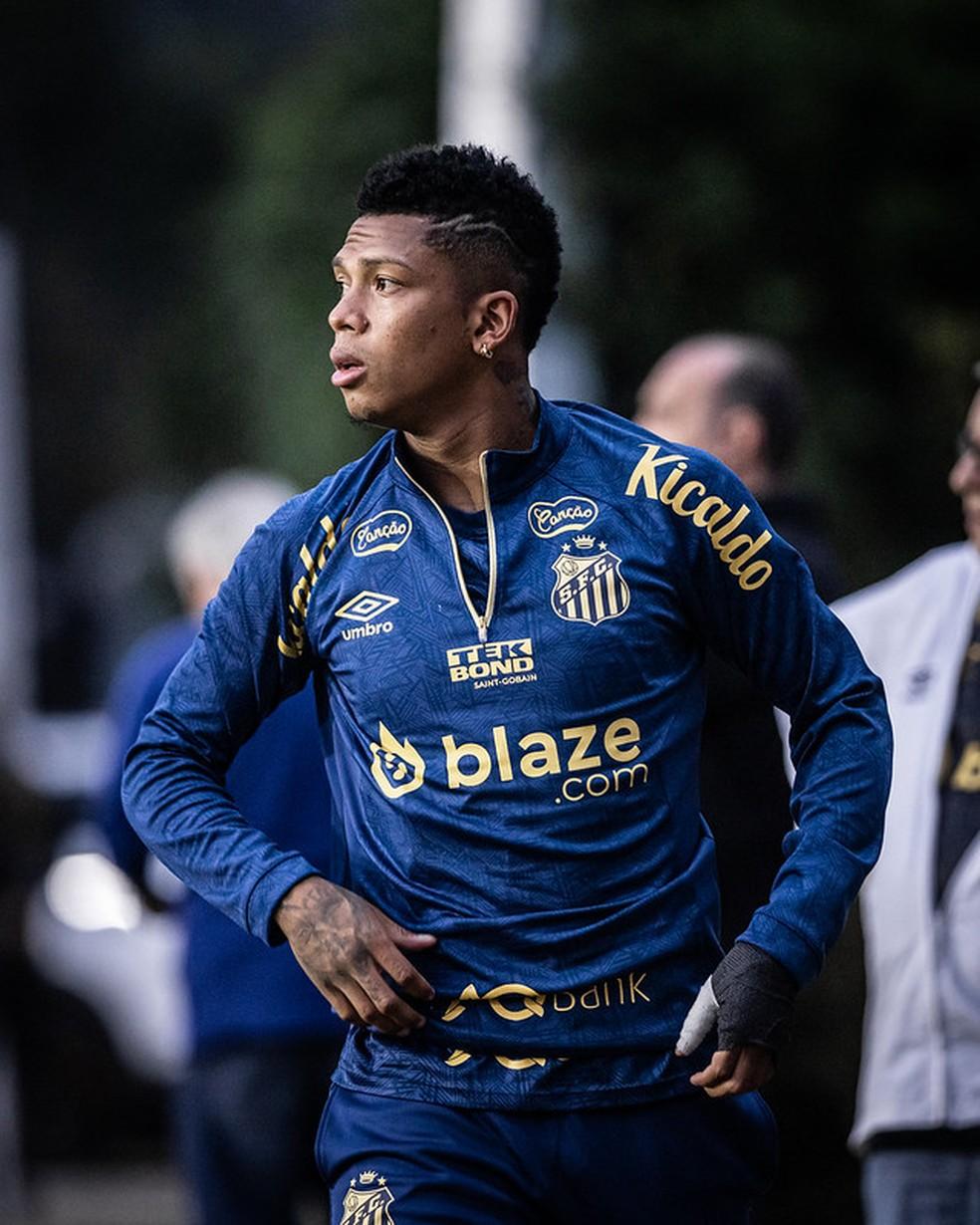 Entenda por que Billy Arce não deve estrear pelo Santos contra o Paysandu