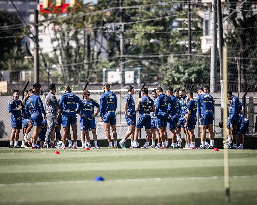 Força na Vila e evolução fora: Carille revela os números da meta do Santos no returno da Série B