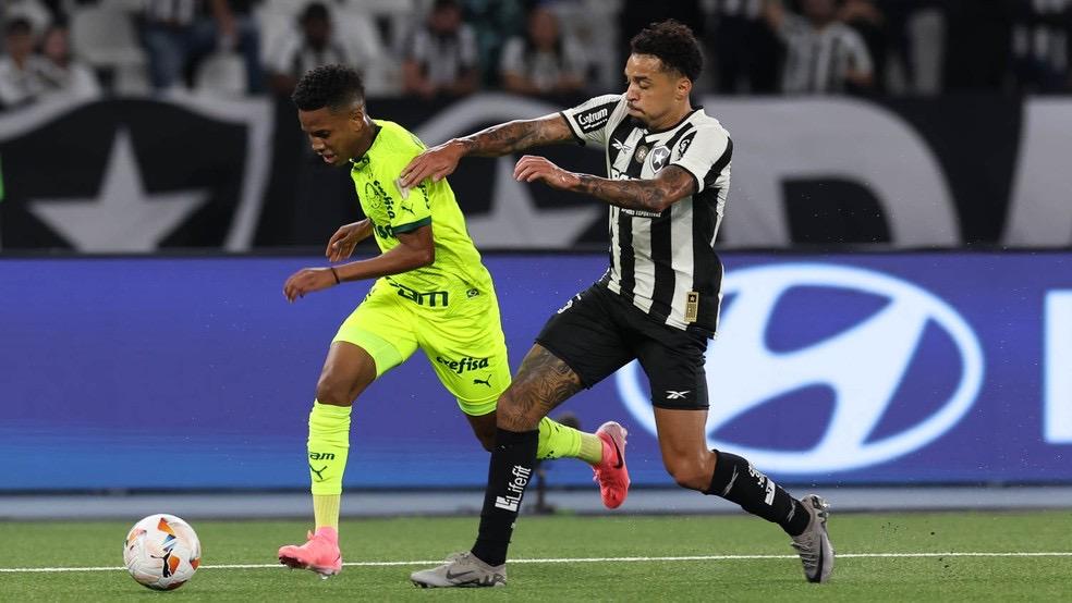 Gestão de elenco e melhora física de Estêvão: os planos do Palmeiras até jogo de volta da Libertadores