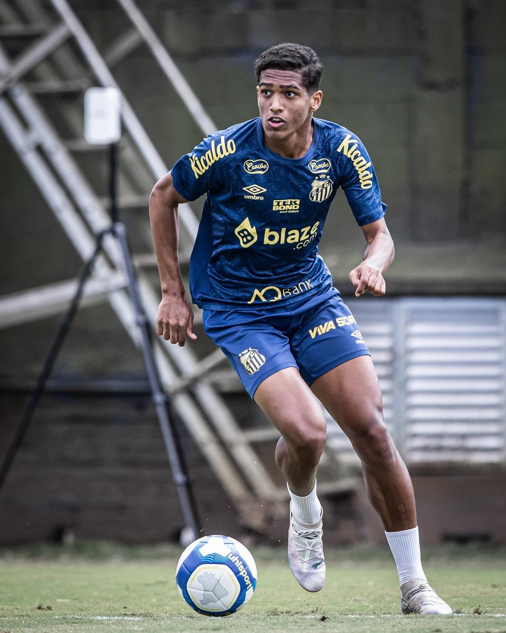 Promessa da base, Souza deve ter primeira oportunidade como titular no Santos