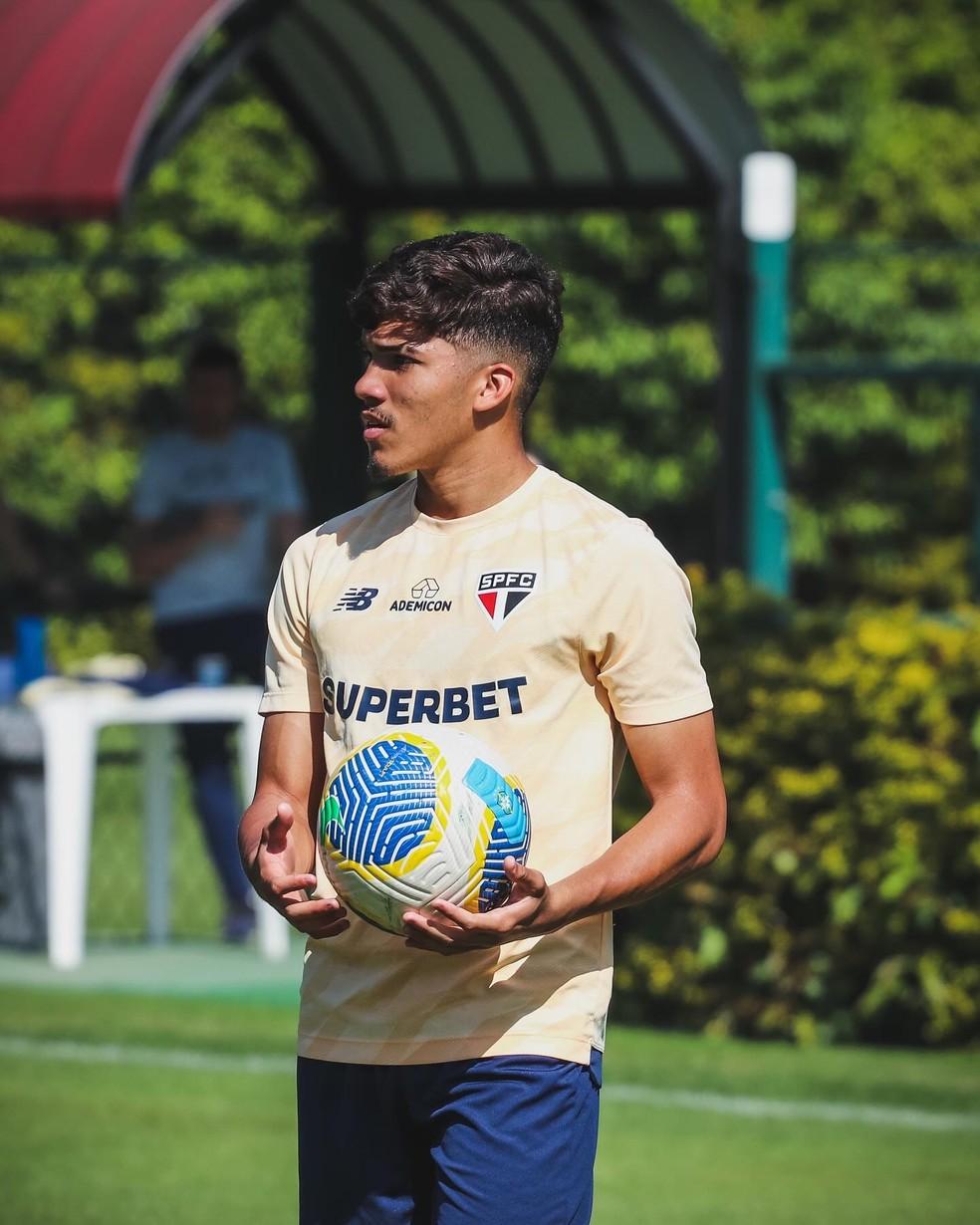 São Paulo encaminha renovação, e William Gomes deve ter contrato mais longo do elenco