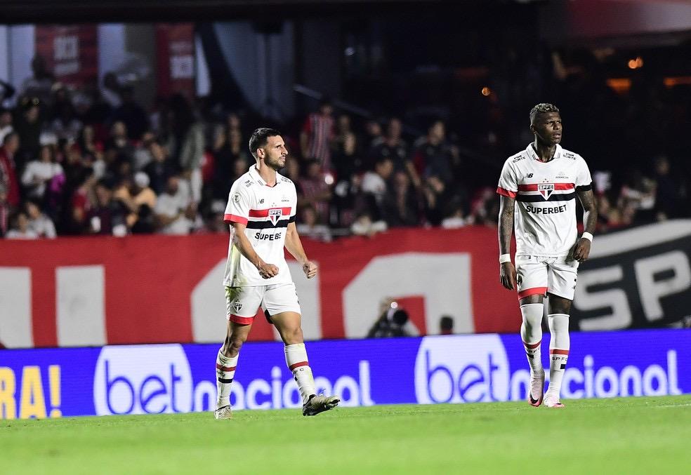 Toca no Calleri que não perde: atacante do São Paulo defende marca positiva