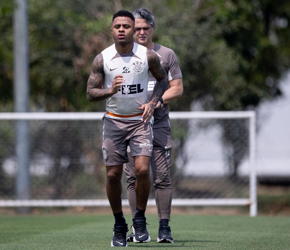E o Palacios? Lateral avança em recuperação, mas segue sem previsão de retorno ao Corinthians