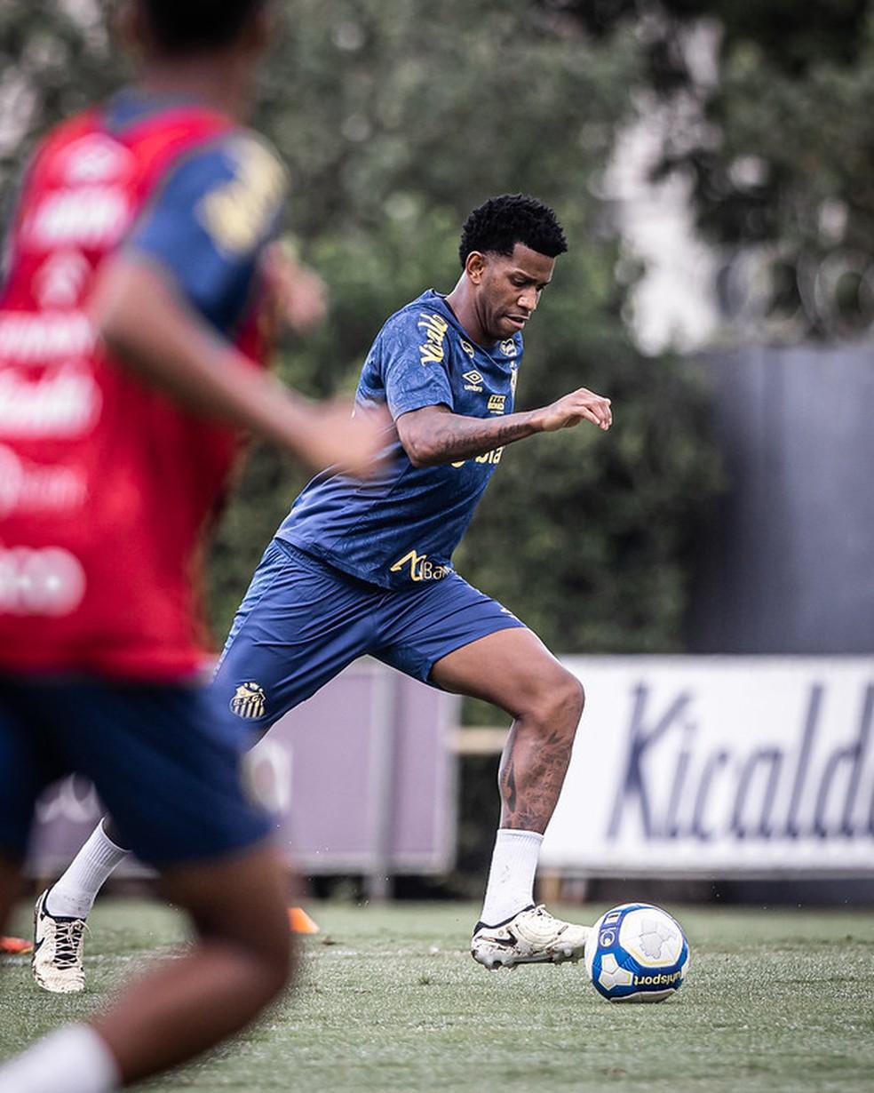Gil mira decisão e dá recado ao Santos: 