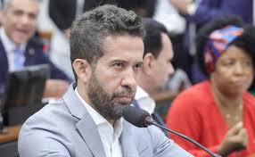 Polícia Federal indicia Janones por suposta rachadinha no gabinete