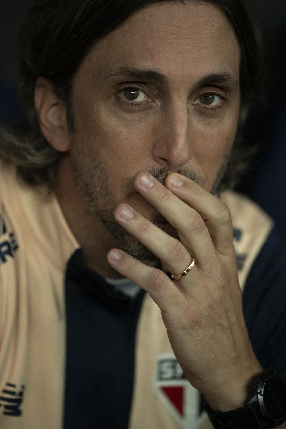 Zubeldía desabafa contra a arbitragem após derrota do São Paulo: 