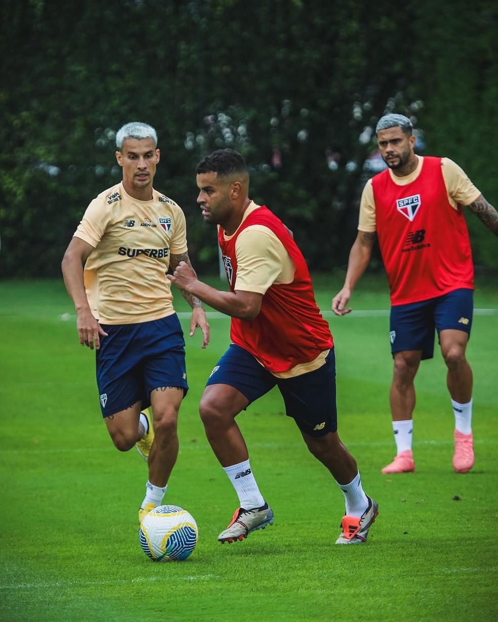 Alisson treina sem restrições e fica perto de voltar ao São Paulo