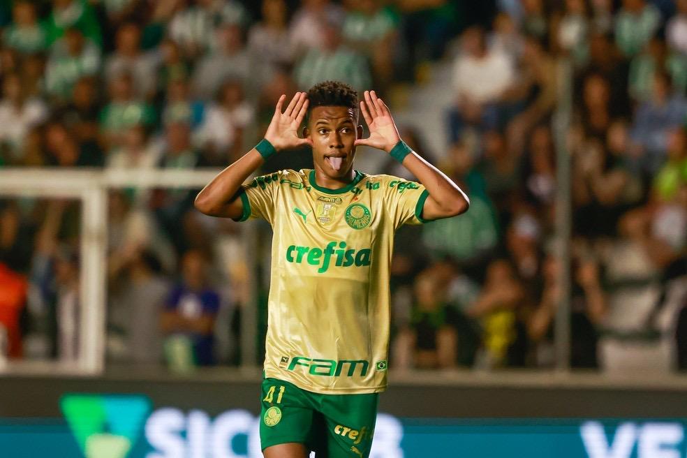 Estêvão passa Neymar e se torna o jogador de 17 anos com mais participação em gol no Brasileirão