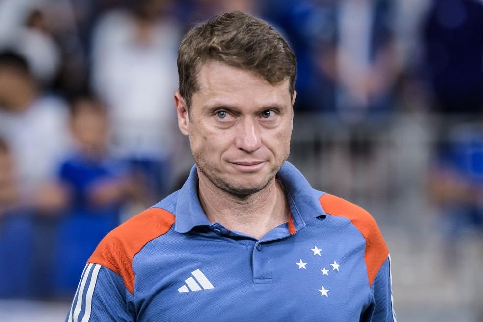 Fernando Seabra dá treino e fica perto de anúncio no Bragantino