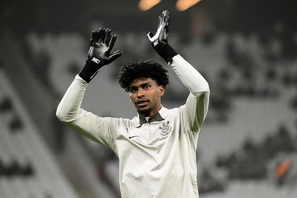 Flamengo recusa garantia do Corinthians e cobra multa para Hugo Souza jogar Copa do Brasil