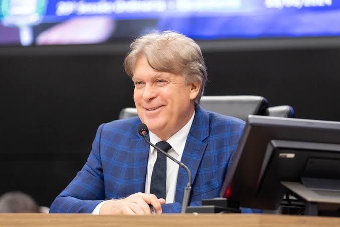 Toninho Furlan é eleito para o sétimo mandato e faz história em Barueri
