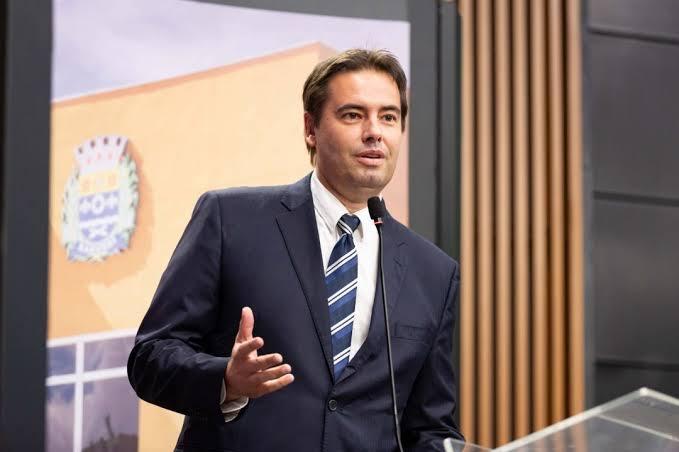 Vereador Fabião declara apoio a Beto Piteri durante caminhada em Barueri