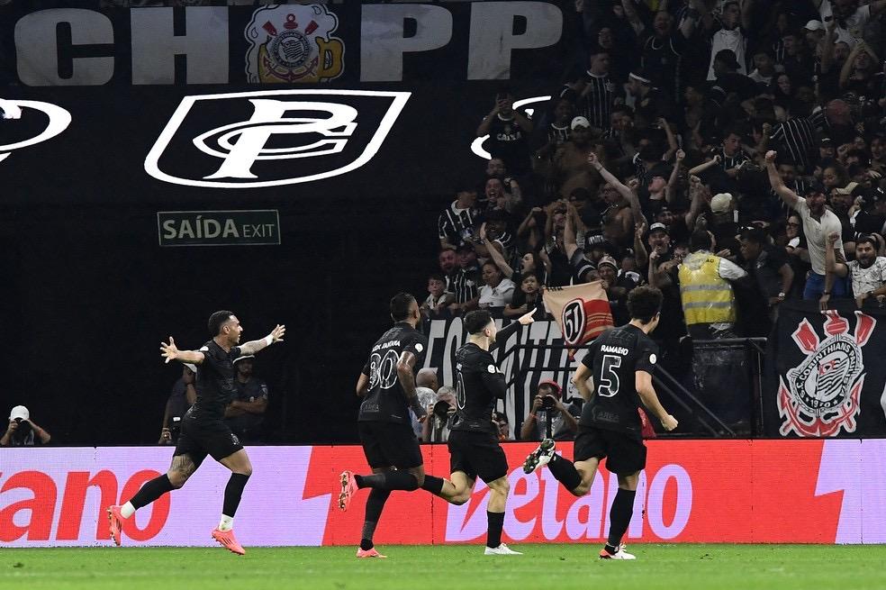 Análise: Corinthians lava a alma e transforma vitória no Dérbi em 