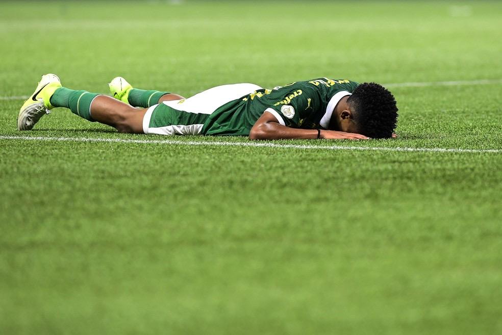 Análise: Palmeiras abusa de erros, esquece 