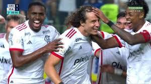 Com gol de falta de David Luiz, Flamengo vence o Cruzeiro e se mantém no G-4