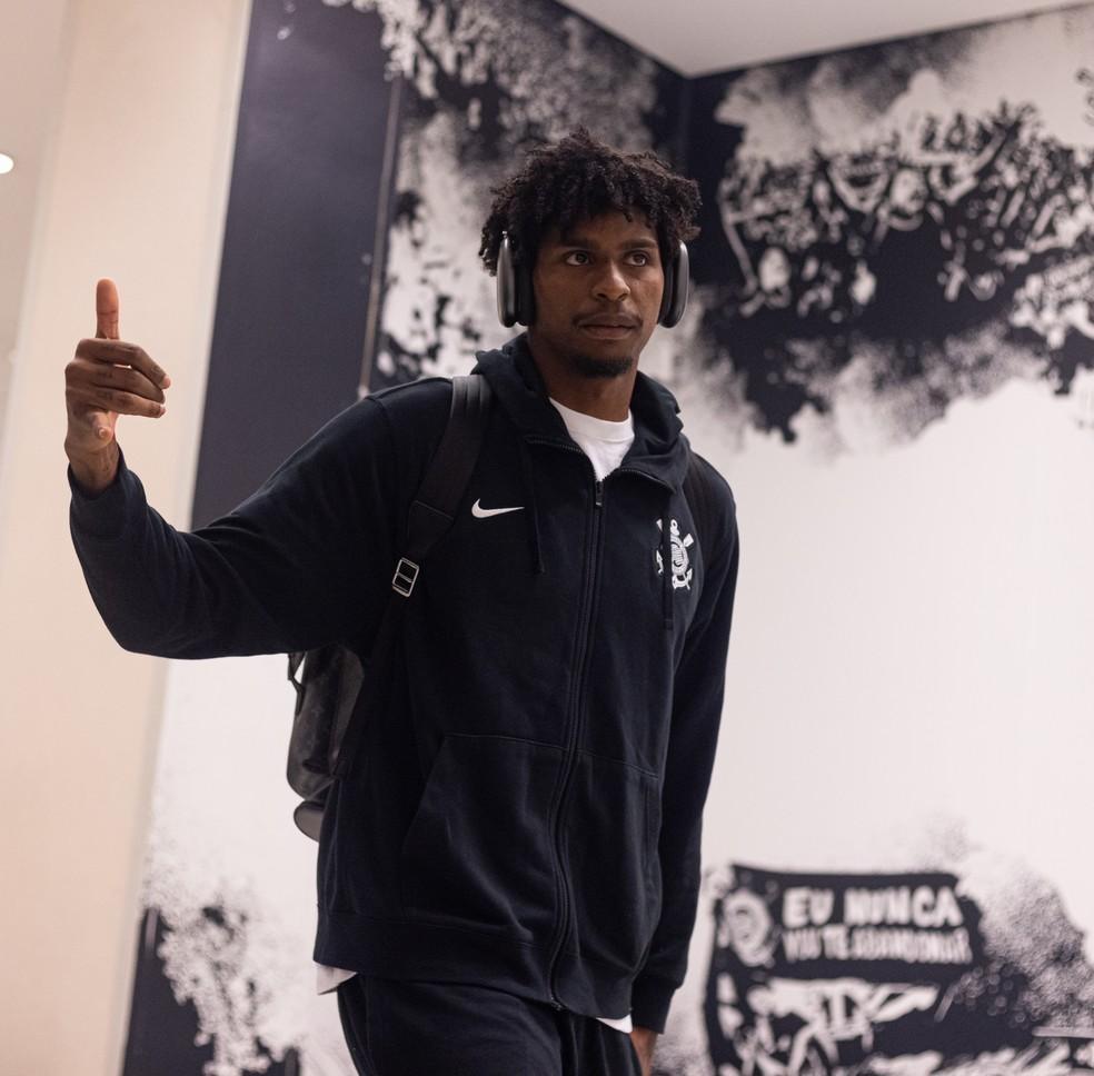 Corinthians consegue fiador para fechar compra de Hugo Souza