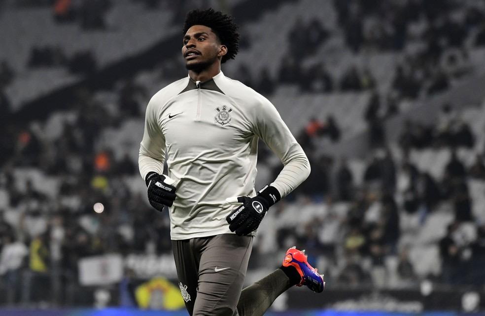 Corinthians entra em mês decisivo para comprar Hugo Souza do Flamengo; entenda o que falta