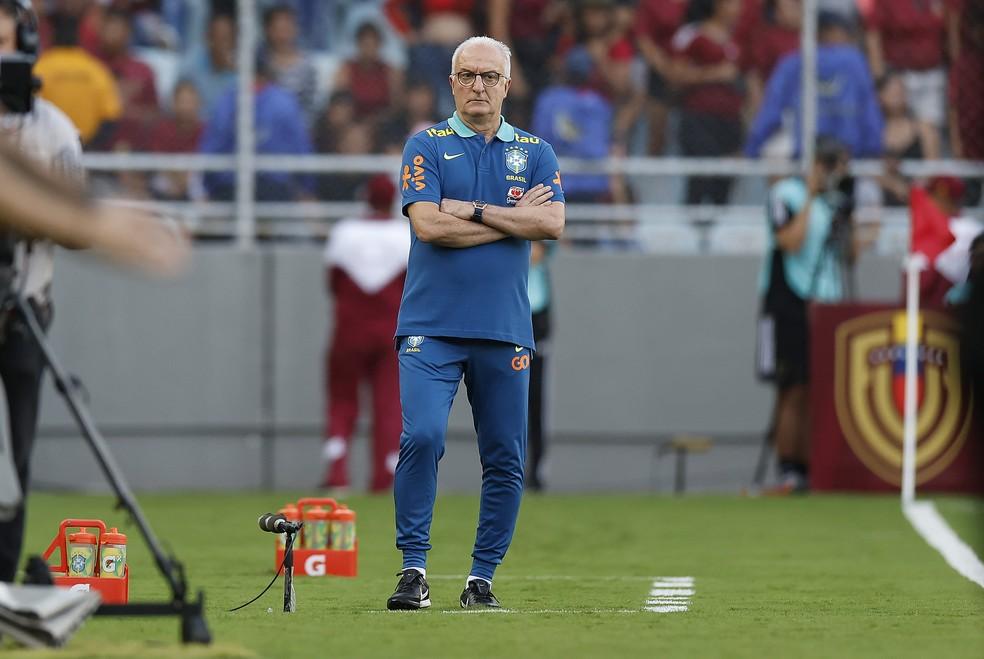 Dorival destaca chances do Brasil contra a Venezuela e lamenta: 