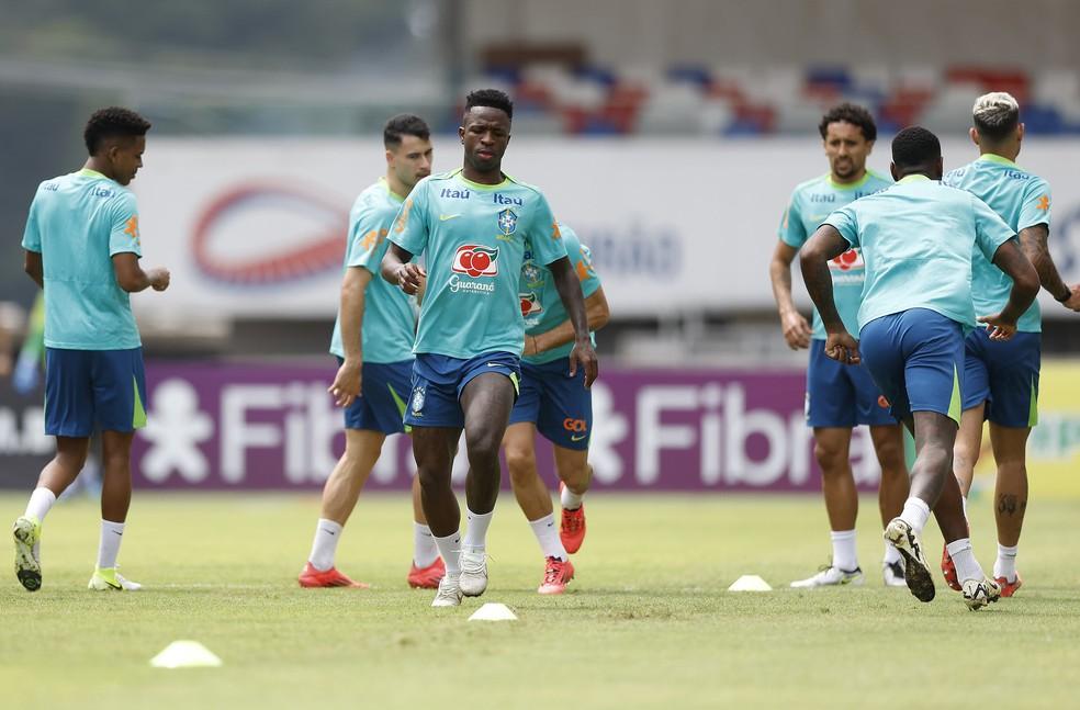 Escalação da Seleção: Dorival Júnior confirma volta de Vini como única novidade para pegar a Venezuela