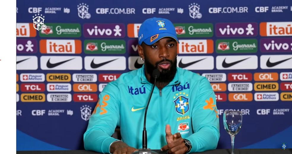 Gerson tem indisposição e desfalca Seleção no primeiro treino em Salvador para pegar o Uruguai