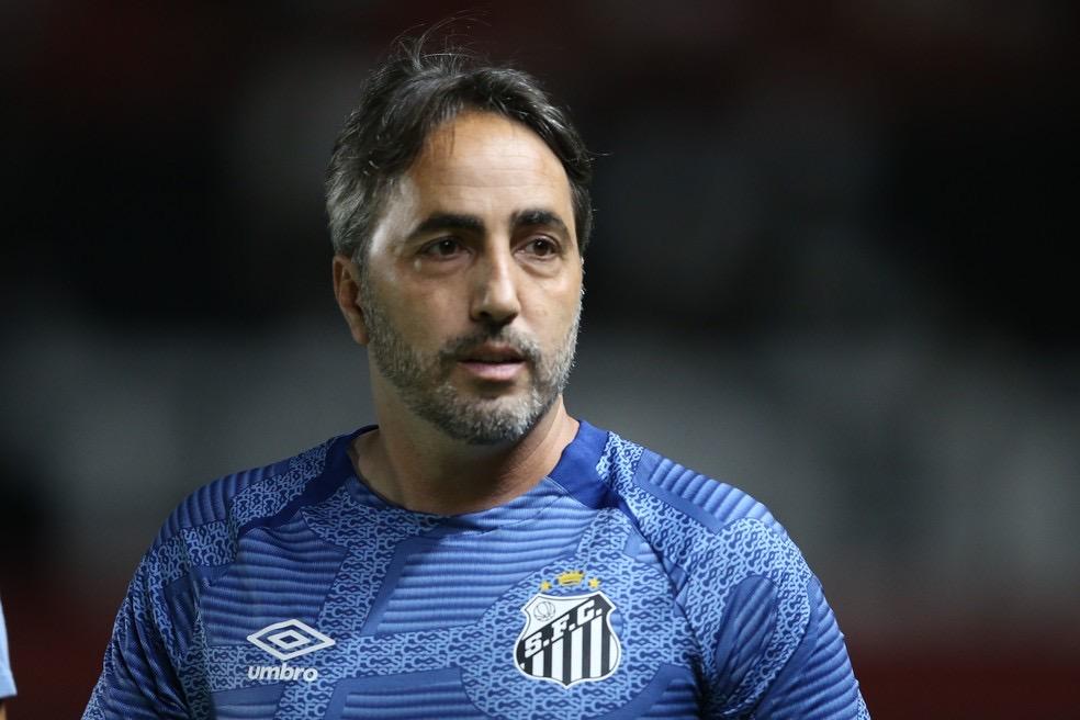 Interino elogia postura do Santos contra Sport e explica banco para Chermont: 
