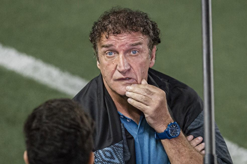 Novo técnico do Santos: Cuca volta à pauta, e clube vê Luís Castro disputado no mercado