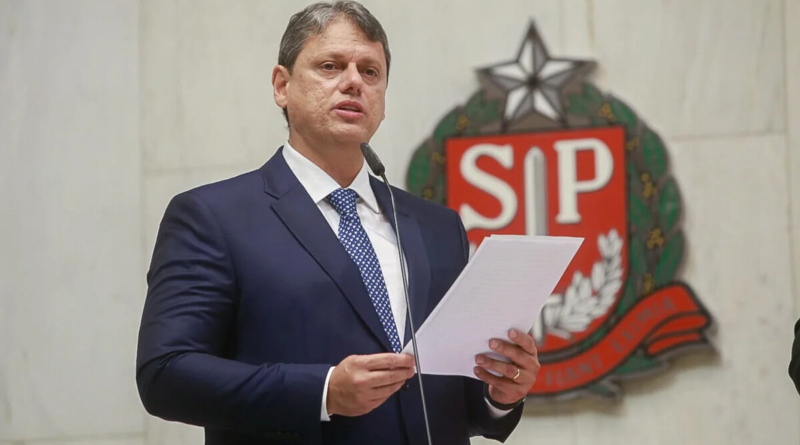 PEC de Tarcísio pode retirar mais de R$ 10 bilhões da educação em SP