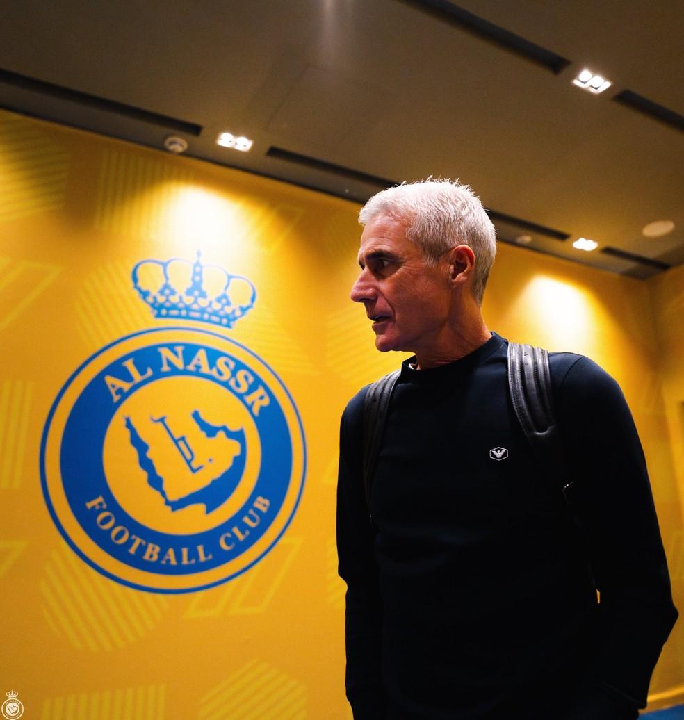 Santos faz contato com Luís Castro e Renato Gaúcho