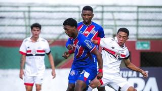 São Paulo sofre dois gols, mas busca empate contra o Bahia e se garante na final