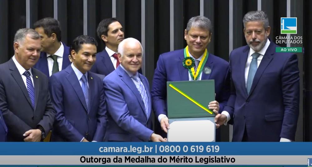 Após novos casos de violência policial em SP, Tarcísio defende Derrite: 'Olha as estatísticas'